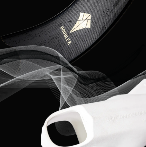 퐁당닷컴,델핏 카본 바이핀,[예약 판매 특가 ~5/30 300,000원 인하 혜택] 고탄성 카본 블레이드와 오토클레이드 성형으로 제작된 고성능 핀입니다. 에너지 응축 시스템과 방향성 윙 구조로 효율적인 추진력을 제공하며, 착용감과 부력을 동시에 잡은 퍼포먼스 카본핀 '델핏'으로 업그레이드된 다이빙을 경험하세요.,더블케이,프리다이빙 > 오리발 > 카본핀