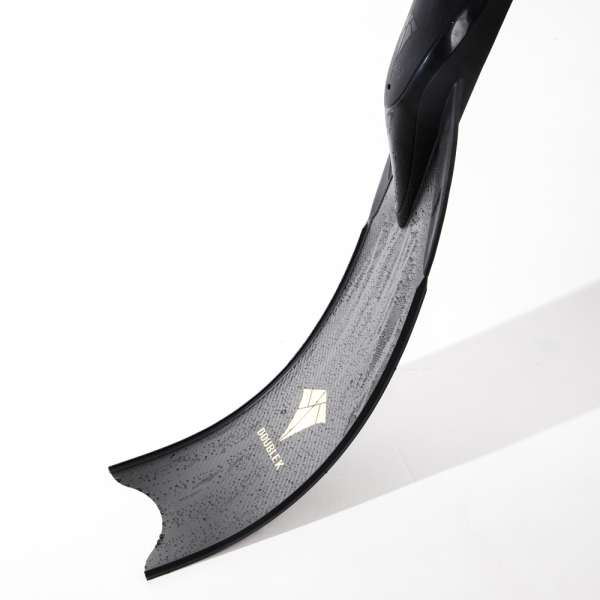 퐁당닷컴,델핏 카본 바이핀,[예약 판매 특가 ~5/30 300,000원 인하 혜택] 고탄성 카본 블레이드와 오토클레이드 성형으로 제작된 고성능 핀입니다. 에너지 응축 시스템과 방향성 윙 구조로 효율적인 추진력을 제공하며, 착용감과 부력을 동시에 잡은 퍼포먼스 카본핀 '델핏'으로 업그레이드된 다이빙을 경험하세요.,더블케이,프리다이빙 > 오리발 > 카본핀